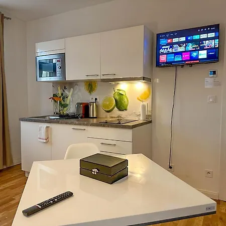 Apartment Serene Near Wenceslas Sq & Main Station *