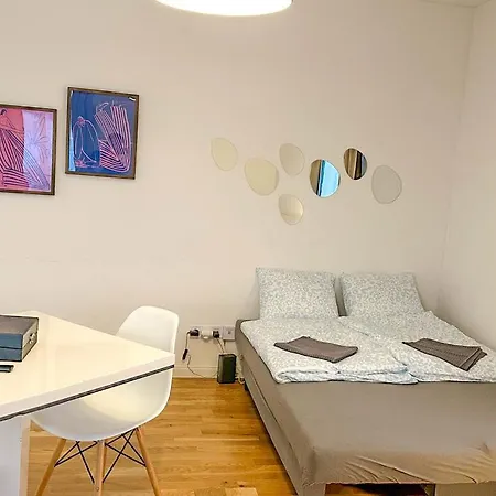 Serene Near Wenceslas Sq & Main Station Apartmán *