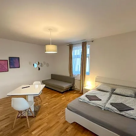 Serene Near Wenceslas Sq & Main Station *