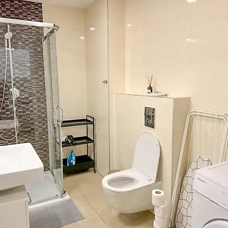Serene Near Wenceslas Sq & Main Station Apartment