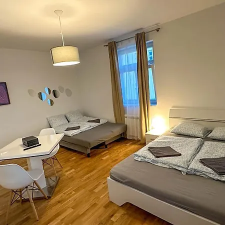 Serene Near Wenceslas Sq & Main Station Lejlighed Prag